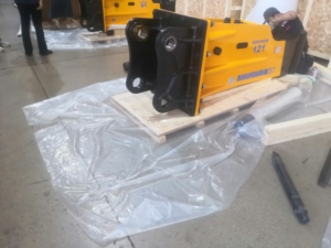 Martillo hidráulico SOOSAN-Modelo SB121 Tipo caja Silencio - Product Image 4