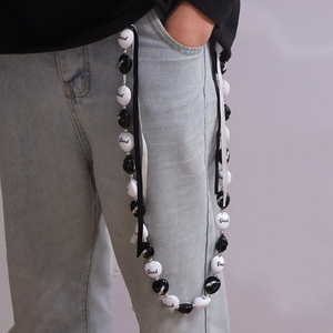 โซ่คล้องกางเกงอะคริลิคประดับลูกปัด ริบบิ้นสีดำขาว สำหรับงานรับปริญญา สไตล์ฮิปฮอป โซ่คาดเอวแบบห่วงเดี่ยว รูปทรงลูกบอล - Product Image 1