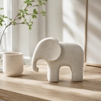 Figurine d'éléphant en résine ivoire Wabi Sabi avec texture de grès, sculpture animale minimaliste pour la décoration de salon