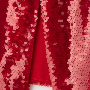 กระโปรงยาวทรงตรงสีแดงประดับเลื่อมวิบวับ ดีไซน์ใหม่ล่าสุด แฟชั่นระดับไฮเอนด์ ผ่าหลัง - Product Image 4