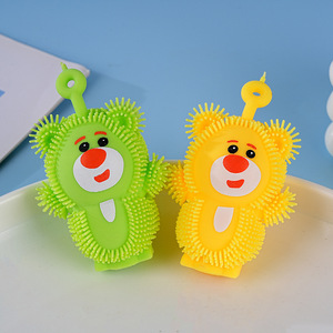 Petit ours fraise lumineux anti-stress en pompon, jouet souple pour enfants, en TPE, unisexe, âge 2-4 ans - Product Image 2