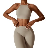 Soutien-gorge de yoga personnalisé pour femme à maintien élevé, en nylon et élasthanne anti-transpiration avec bretelles croisées au dos, idéal pour la gym et le fitness en extérieur