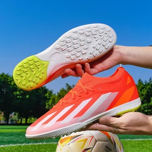Botas de fútbol FG/TF al por mayor OEM/ODM para adultos y jóvenes, con opciones antideslizantes, ligeras y transpirables de tejido. - Product Image 6