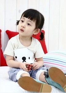 Vêtements pour enfants en gros, t-shirt en coton à manches courtes mignon avec imprimé de dessins animés pour filles, provenant d'un fournisseur chinois - Product Image 3