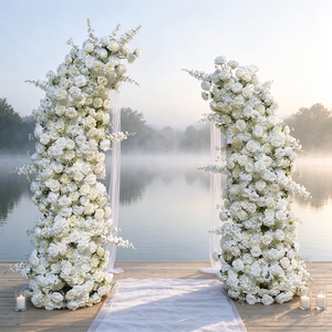 Arche de mariage élégante en roses blanches avec voile transparent pour la décoration de fond de cérémonie en extérieur - Product Image 1