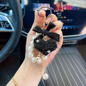 Porte-clés Pendentif Cœur Nœud Papillon Perle Diamant Pêche, Porte-clés de Voiture en Alliage Strass avec Chaîne de Perles pour Sac à Main - Product Image 2