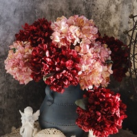 Fleurs d'hortensia en soie style français vintage à bords effilochés, couleur corail peinte à l'huile, décor floral gaufré pour salon