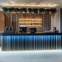 Comptoir de magasin de bubble tea moderne, design d'affichage, comptoir de bar à desserts en pierre, mobilier de boulangerie en bois, design d'intérieur, café