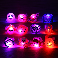 Grosir 50Pcs Cincin LED Halloween Menyala Karakter Kartun Labu Tengkorak Hantu Mainan Jari Berkedip untuk Souvenir Pesta Halloween