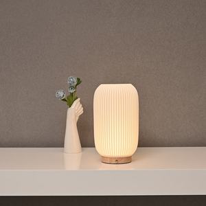 Lámpara de Mesa Decorativa Hecha a Mano con Forma de Linterna, Luminaria China Moderna con Base de Madera para Interiores - Product Image 4