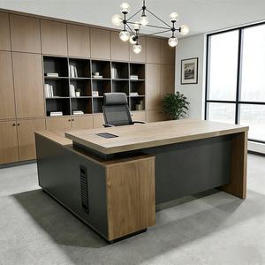 Muebles de Oficina Ejecutivos de Lujo para Oficina de Abogados Pequeña, Estilo Clásico Francés Americano, Escritorio Gerencial con Acabado en Madera - Product Image 1