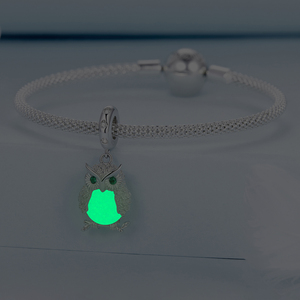 Amuleto de Búho Plateado con Incrustaciones de Jade y Ojos Verdes, Colgante de Animal Adorable para Regalo Unisex - Product Image 2