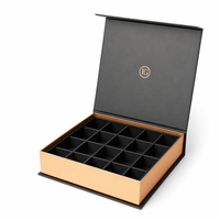 Boîte à chocolat personnalisée de luxe en carton fait main avec inserts de séparation et logo en aluminium pour cadeaux, desserts et dattes