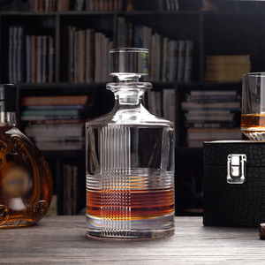 Carafe à <span class=keywords><strong>whisky</strong></span> en verre gravée de style bohème NOVARE 900 ml avec fond épaissi - Product Image 1