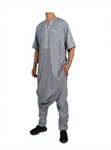 <span class=keywords><strong>Ensemble</strong></span> <span class=keywords><strong>Qamis</strong></span> <span class=keywords><strong>Homme</strong></span> Jubbah Marocain Islamique Modeste pour Hommes, Thobe avec Pantalon, Manches Courtes, Brodé de Qualité Supérieure, Deux Pièces - Product Image 4