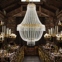Lustre en cristal doré moderne suspendu pour accessoires de mariage Source de lumière LED Alimentation CA Plafond Charge Décoration d'ornement de mariage