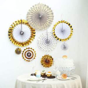 8pc éventails en <span class=keywords><strong>papier</strong></span> doré suspendus fleurs en <span class=keywords><strong>papier</strong></span> décoration murale rosettes en <span class=keywords><strong>papier</strong></span> décoration pour fête mariage anniversaire - Product Image 2