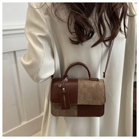 Sac fourre-tout mini en cuir PU personnalisé avec logo OEM, sac à bandoulière color block avec boucle magnétique pour femme, MOQ 300