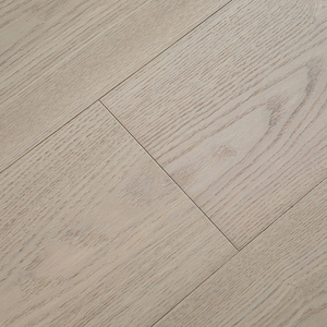 Parquet en bois massif multicouche EN13501, finition brossée, grade AB, antidérapant, système clic, largeur 15 mm, idéal pour hôtels de luxe - Product Image 1