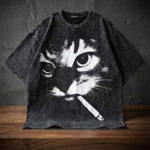 เสื้อสตรีทแวร์คุณภาพสูงสั่งทำพิเศษ ลายกราฟิกแมวดำสูบบุหรี่ ผ้าคอตตอน 100% หนัก 280GSM ทรงหลวม ซักย้อมแบบวินเทจ - Product Image 1