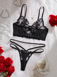 Conjunto de Lencería Sexy y Transparente para Mujer, Bralette de Malla Bordada con Tanga, Color Negro - Product Image 4