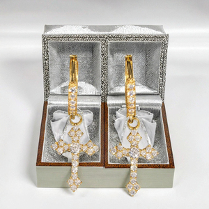 Elegantes Pendientes de Aro con Cruz de Plata de Ley 925 y Moissanita VVS, Chapados en Oro, Joyería Fina, Envío Inmediato, Elegantes, para Mujer, Venta al por Mayor, OEM - Product Image 2