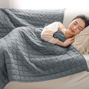 Manta Ponderada de Algodón Puro Gris Oscuro, Manta de Gravedad Acolchada Refrescante para Verano, para Dormir en la Cama - Product Image 1