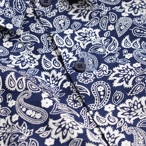 Set Estivo per Bambini, Camicia e Pantaloncini con Stampa Paisley Blu Navy, Completo Due Pezzi con Bandana, Maniche Corte in Cotone per Bambini - Product Image 4