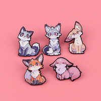 Vente en gros de badges émaillés personnalisés mignons animaux anime, badges de revers renard Kawaii, directement de l'usine, en stock, faible MOQ