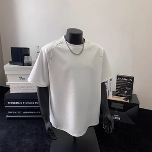 <span class=keywords><strong>Camiseta</strong></span> con <span class=keywords><strong>hombreras</strong></span> de diseño metálico personalizado, nueva moda de manga corta para hombre - Product Image 2