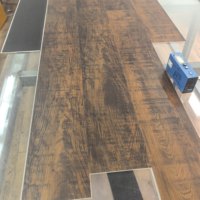 Wohnbereich Kunststoffboden 20mil Nutzschicht Klicksystem Holz-SPC-Bodenbelag Handgeschabter SPC-Bodenbelag 6mm