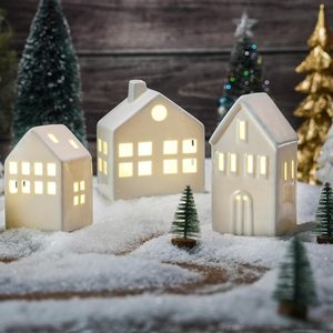 Casas de pueblo navideñas de cerámica con luces LED, decoración rústica para el hogar, para mesa, repisa de chimenea - Product Image 1