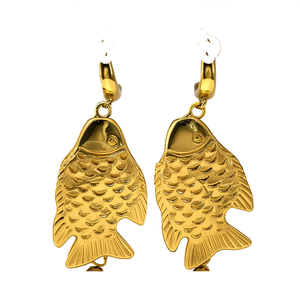 Boucles d'oreilles pendantes tendance en forme de poisson, plaquées or PVD, en acier inoxydable 316L, bijoux durables et résistants - Product Image 2
