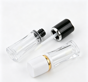 Tube de brillant à lèvres transparent de luxe, forme cintrée, avec capuchon noir et dessus blanc doré, flacon vide pour gloss. - Product Image 1