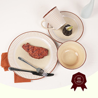 Ensemble de vaisselle en grès européen de forme classique glaçure réactive 16 pièces ensemble d'assiettes et de bols en céramique plats et assiettes de Restaurant