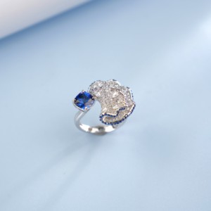 Bague pour femme en argent 925 avec saphir en forme de pétale - Product Image 4