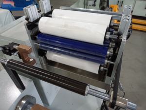 Máquina de Guiado y Rebobinado de Alta Precisión con Sistema de Eliminación de Polvo para la Industria de Impresión de Películas y Telas No Tejidas - Product Image 4