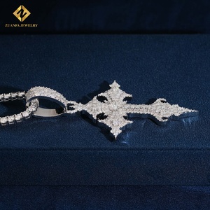 จี้เงินรูปกากบาทประดับเพชรโมอิสซาไนต์ทรงสี่เหลี่ยมแบบเจ้าหญิงจาก ZUANFA JEWELRY สำหรับผู้ชาย จี้เพชรโมอิสซาไนต์แบบสั่งทำพิเศษ - Product Image 2