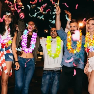 Wholesale Hawaiian Leis Flower Necklace LED Light up Necklace Rainbow Tropical Luau Beach Party Carnival Decoration Necklace - Product Image 3