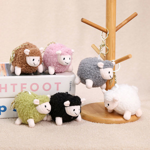 Ciondolo a forma di pecora piccola in posizione sdraiata, bambola confortevole, regalo per bambini, ornamenti da appendere in borsa a rete, giocattolo di peluche in cotone PP all'ingrosso - Product Image 1