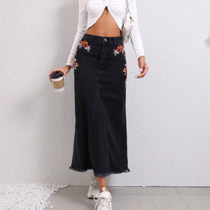 מותאם אישית נשים שחור רקמת ינס חצאית יצרני ג 'ינס בד חצאיות עם פרחי ינס חצאיות ארוך 2023 - Product Image 5