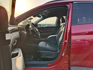 <span class=keywords><strong>Hyundai</strong></span> <span class=keywords><strong>Tucson</strong></span> Usado, Equipado Completamente, Gasolina, 2.5L V4, 4x4, <span class=keywords><strong>Rojo</strong></span>, Modelo 2023, Listo para Usar - Product Image 5