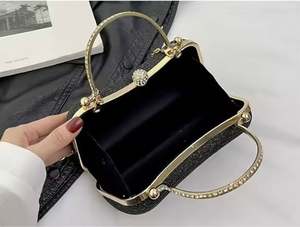 Bolso de Mano de Lujo para Mujer en Satén con Asas de Metal Impermeables, con Pompones y Brillantes, Personalizable para Banco - Product Image 6