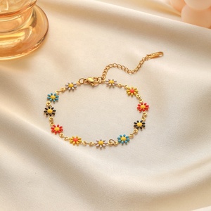 ชุดเครื่องประดับโซ่เคลือบลายดอกเดซี่หลากสี |   สร้อยคอและกำไลข้อมือสแตนเลสสตีลชุบทอง 18K PVD |   กันน้ำ ป้องกันอาการแพ้ - Product Image 3