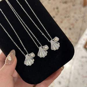 Collar de Plata de Ley S925 para Mujer con Colgante de Flor de Iris de Lujo, Estilo Lujoso y Exclusivo, Diamante con Corte Cojín para Socialité - Product Image 5