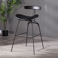 Chaise de bar au design nordique moderne, tabouret haut de luxe léger avec dossier en fer et panneau en bois, chaise de bar pour cafés et salons de thé