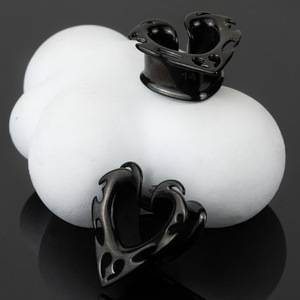 1 Uds aleación de cobre en forma de corazón oreja Camilla túnel tapones para los oídos hueco oreja soporte expansor Piercing joyería para hombres y mujeres caliente - Product Image 5