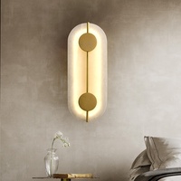 Applique murale LED moderne de luxe en cuivre avec design créatif en marbre pour le salon, la chambre à coucher et l'éclairage de l'allée de l'hôtel