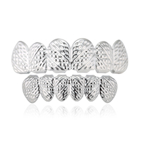 En gros, Ensemble de grillz dentaires 6 sur 6 à dents taillées en diamant, en laiton gravé motif croix, plaqué or 18 carats, bijoux hip-hop unisexe