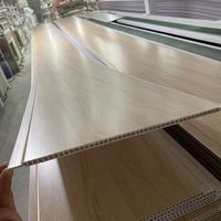 7x250mm 8x300mm 5950mm Design en bois stratifié Pvc faux plafond panneau de gypse faux carrelage Pvc panneau de plafond pour salle de bain